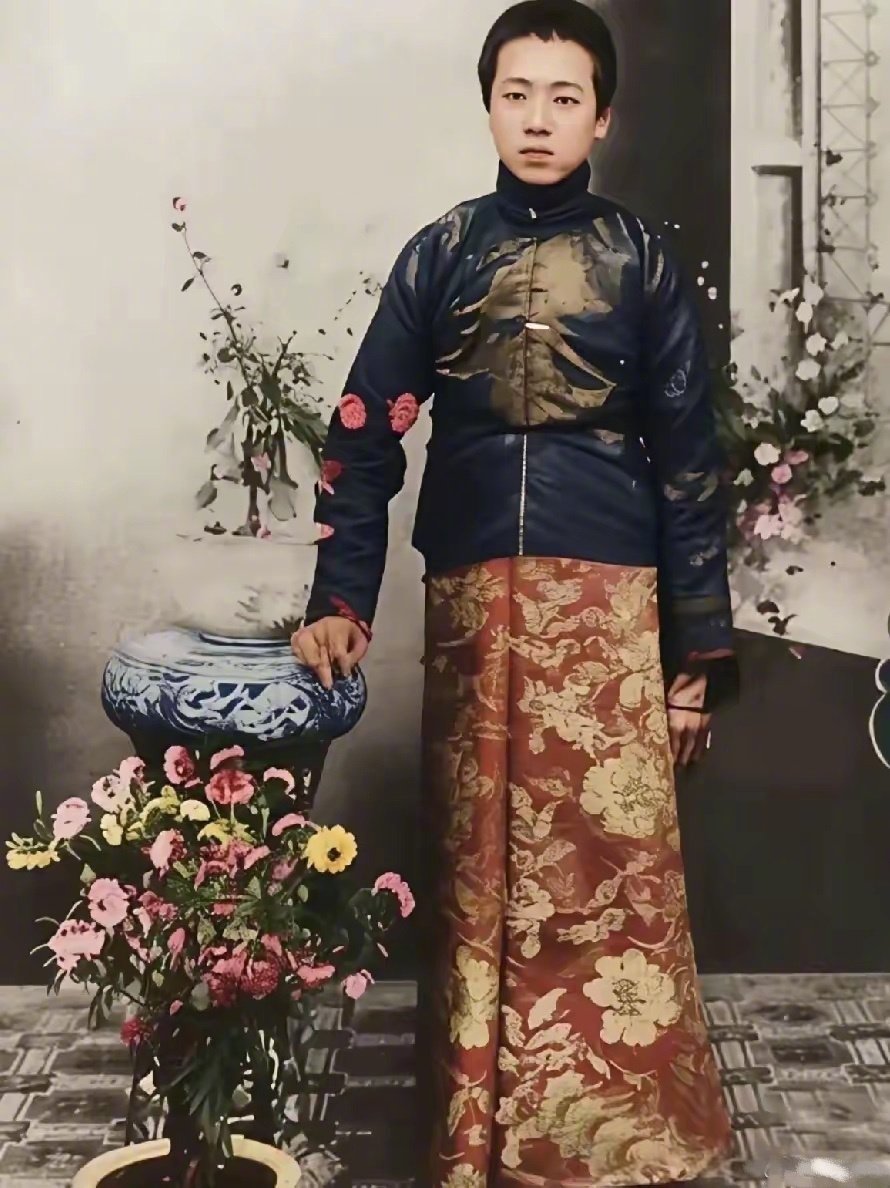 周恩来14岁留影（1912年，沈阳东关模范学校）​​​