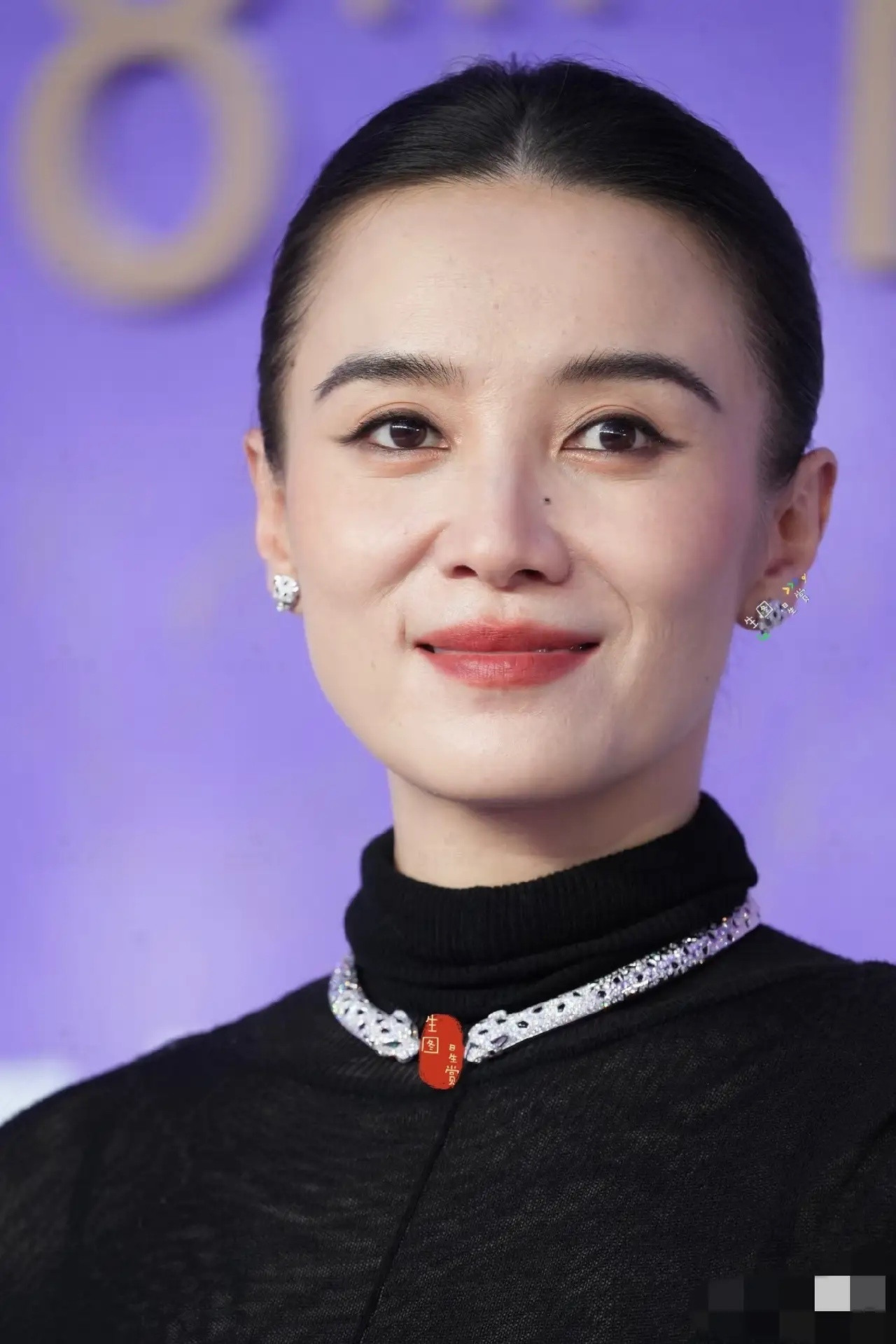 有些女孩天生就是大女主的命，就说演员宋佳吧。从小家境优渥，父亲是国企干部，母亲是
