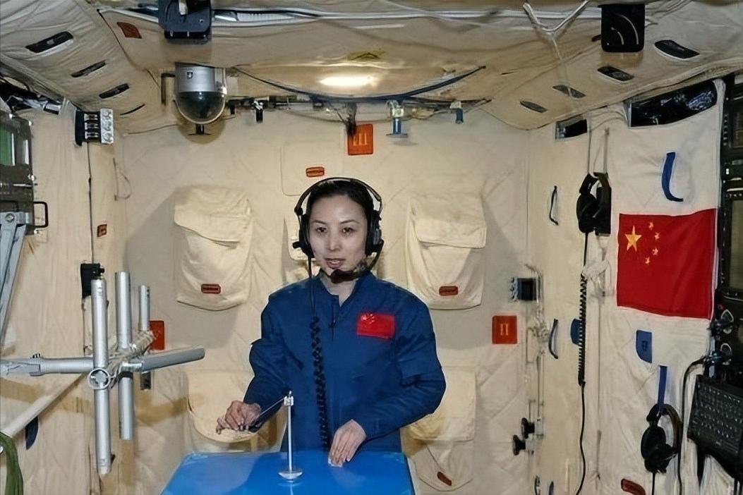 从“避孕药误解”到香港女警飞天：中国航天到底藏了多少硬核细节?提起“女航天员上