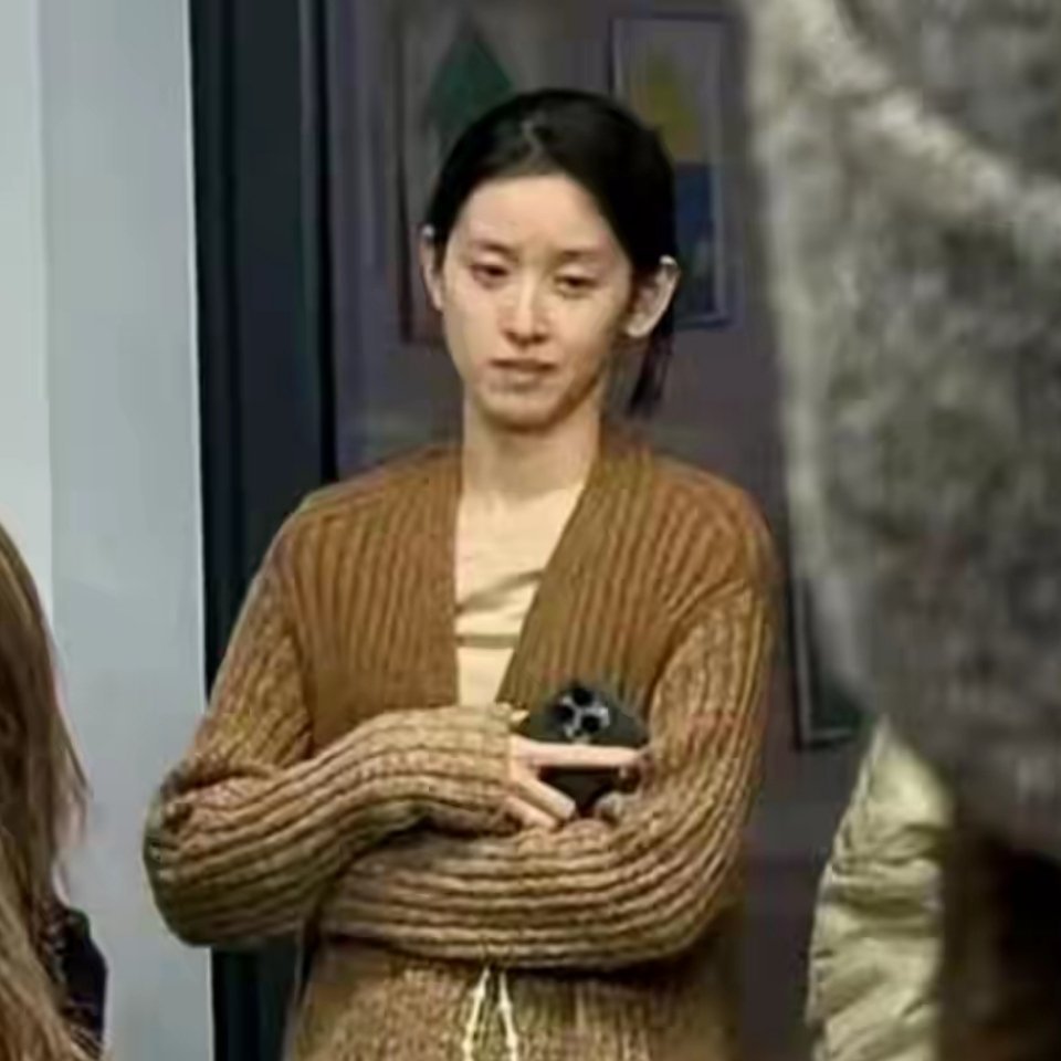 章泽天空降洛杉矶，头发枯黄驼背身材六四分，网友：毫无气质好土​