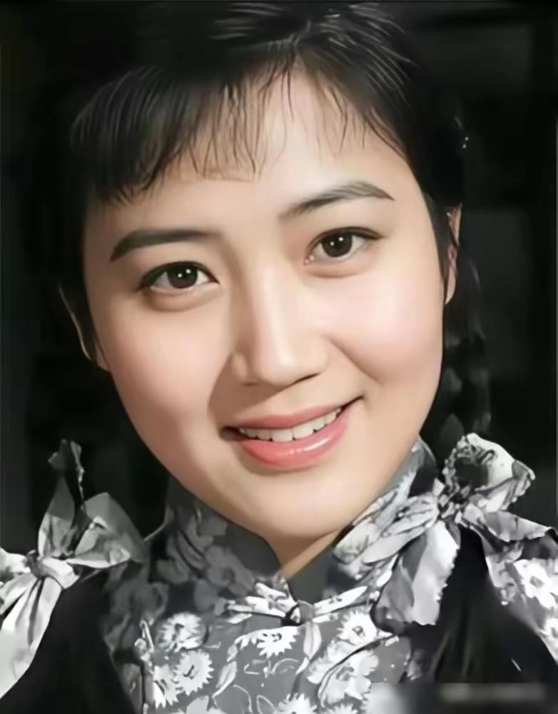 她是北影表演艺术家，2022年12月23日病逝，享年84岁。1957年考入北电，