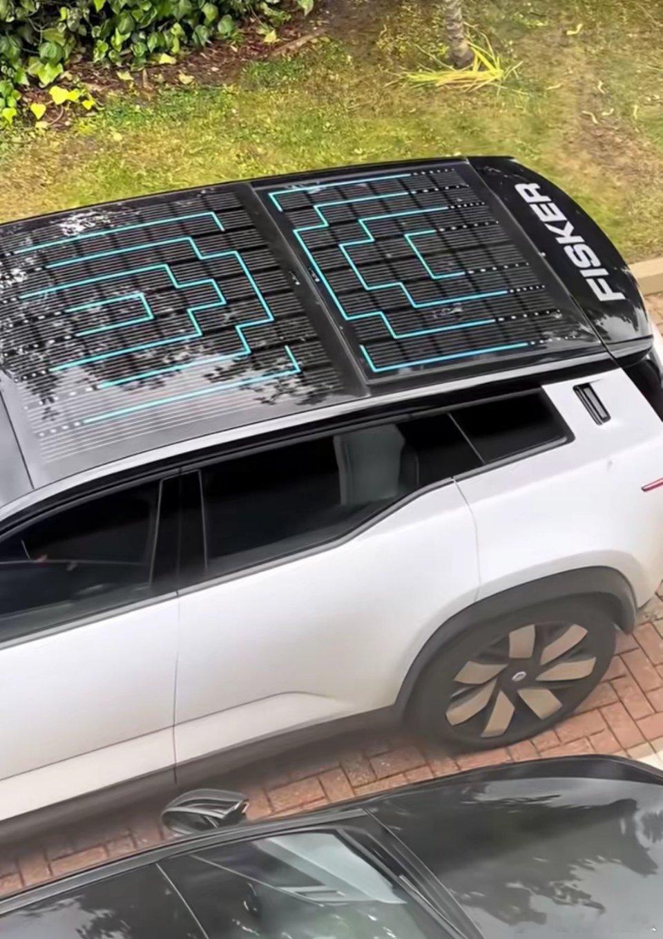 有车主在车顶装了带曲线线路的太阳能板，这发一度电，真能跑够5公里吗？这主意是挺好