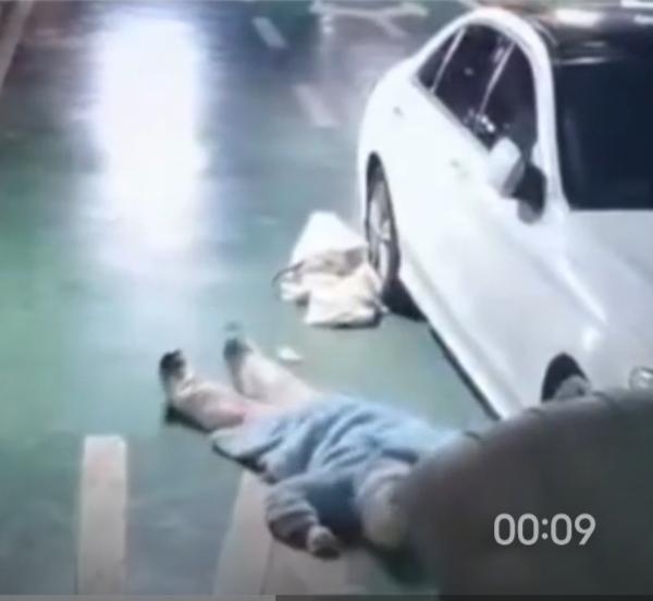 “看哭了！”泸州母女医院一幕刷屏，小小的身影，藏着最戳心的爱“看哭了！”