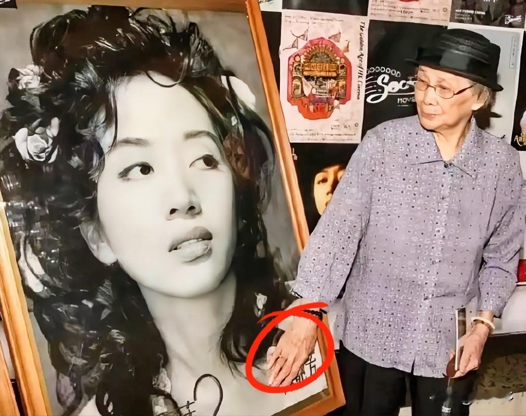 梅艳芳的母亲覃美金走了，102岁，这辈子真是活成了“传奇”。覃美金离世，这