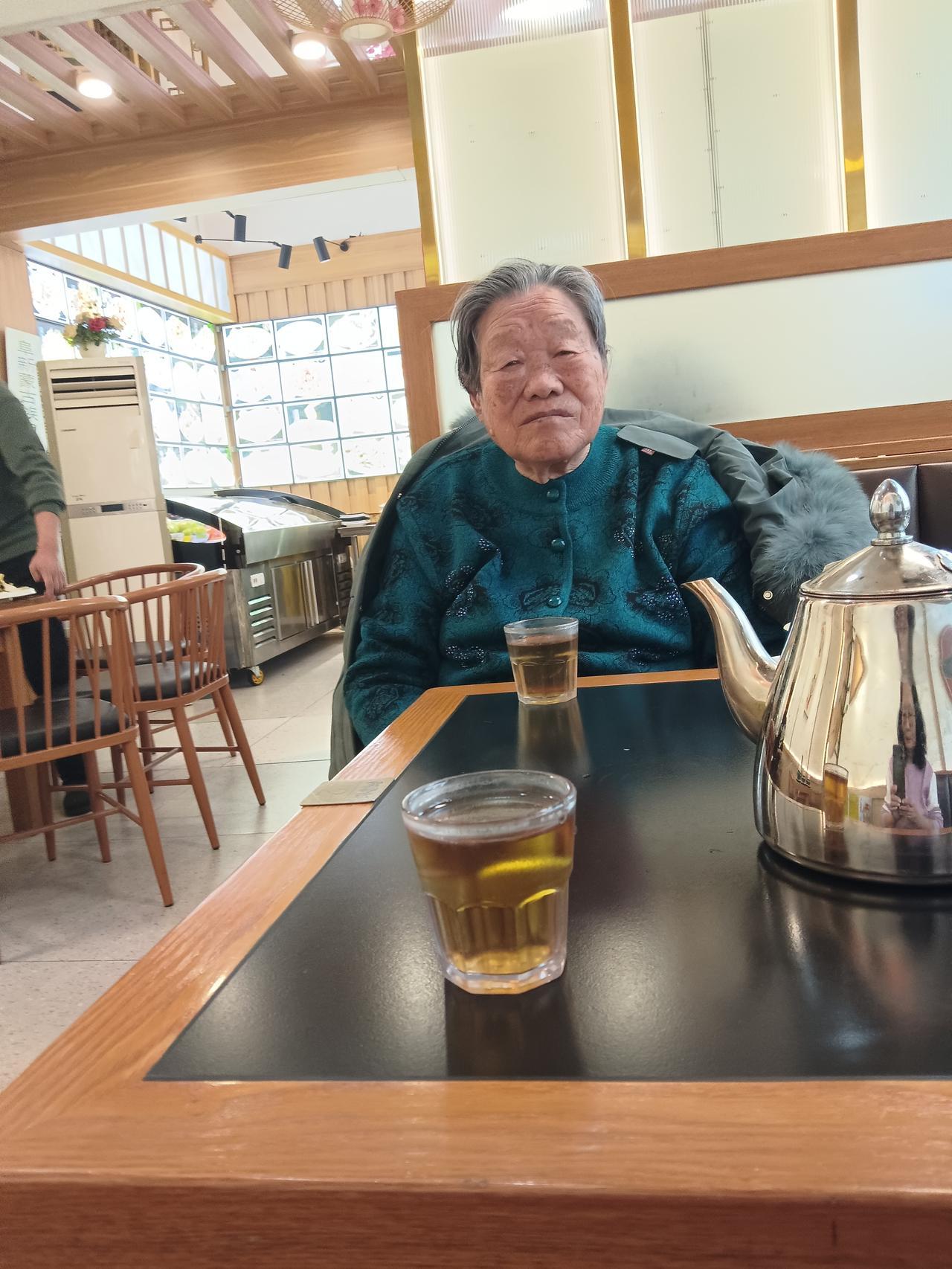 温馨下午茶时光，陪伴与温暖相伴。