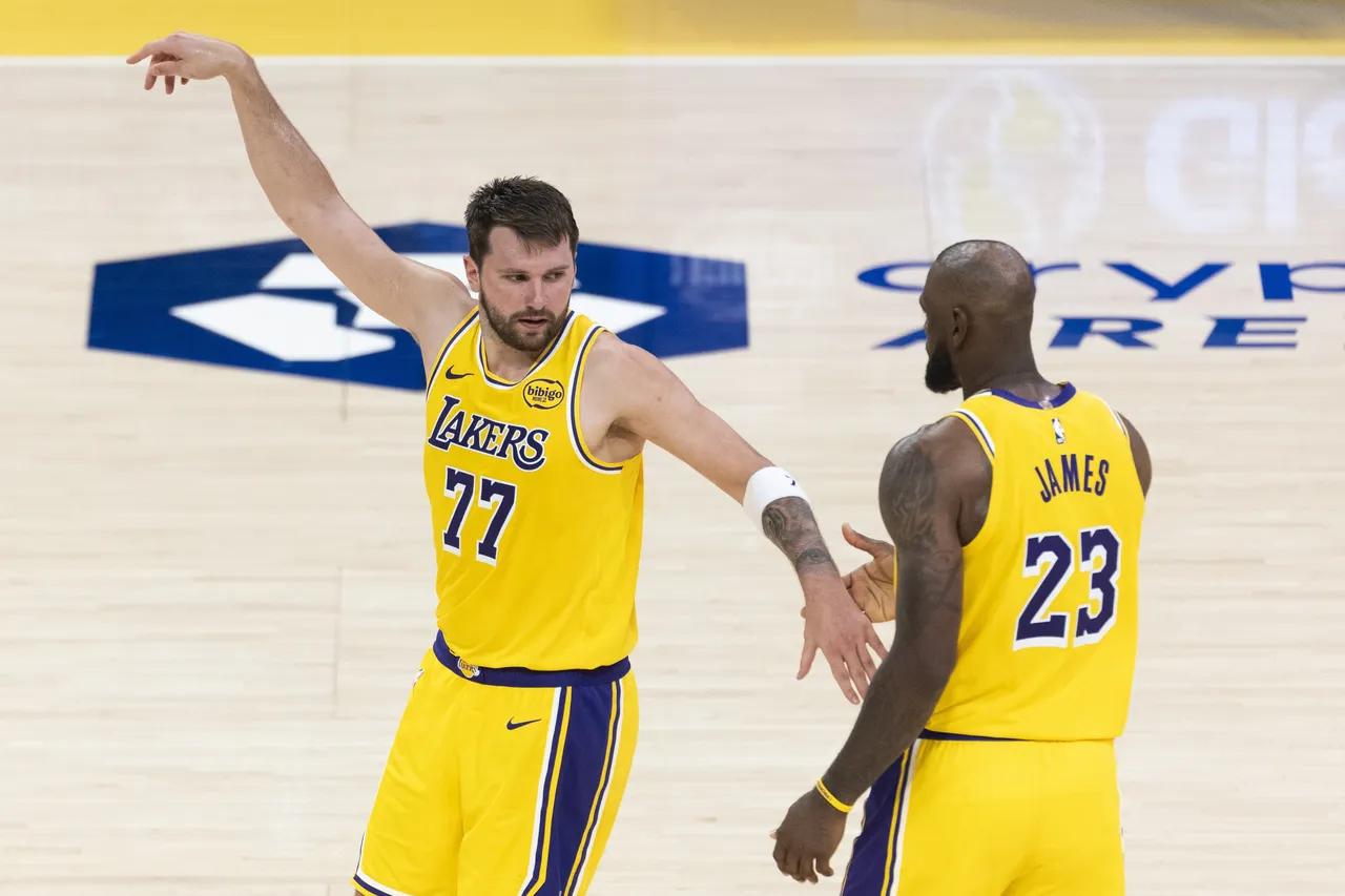 为什么东契奇的数据很好看MVP排名反而在下降一：打法是硬伤，前期攻强守弱（常