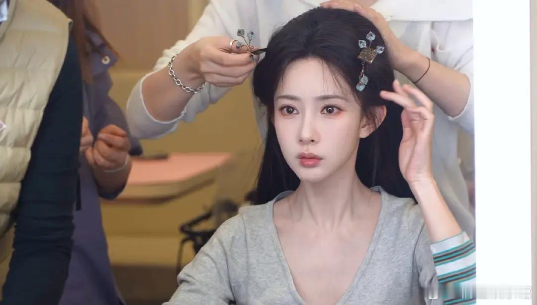 孟子义的嘴巴一直这么嘟吗，感觉以前没有这样啊