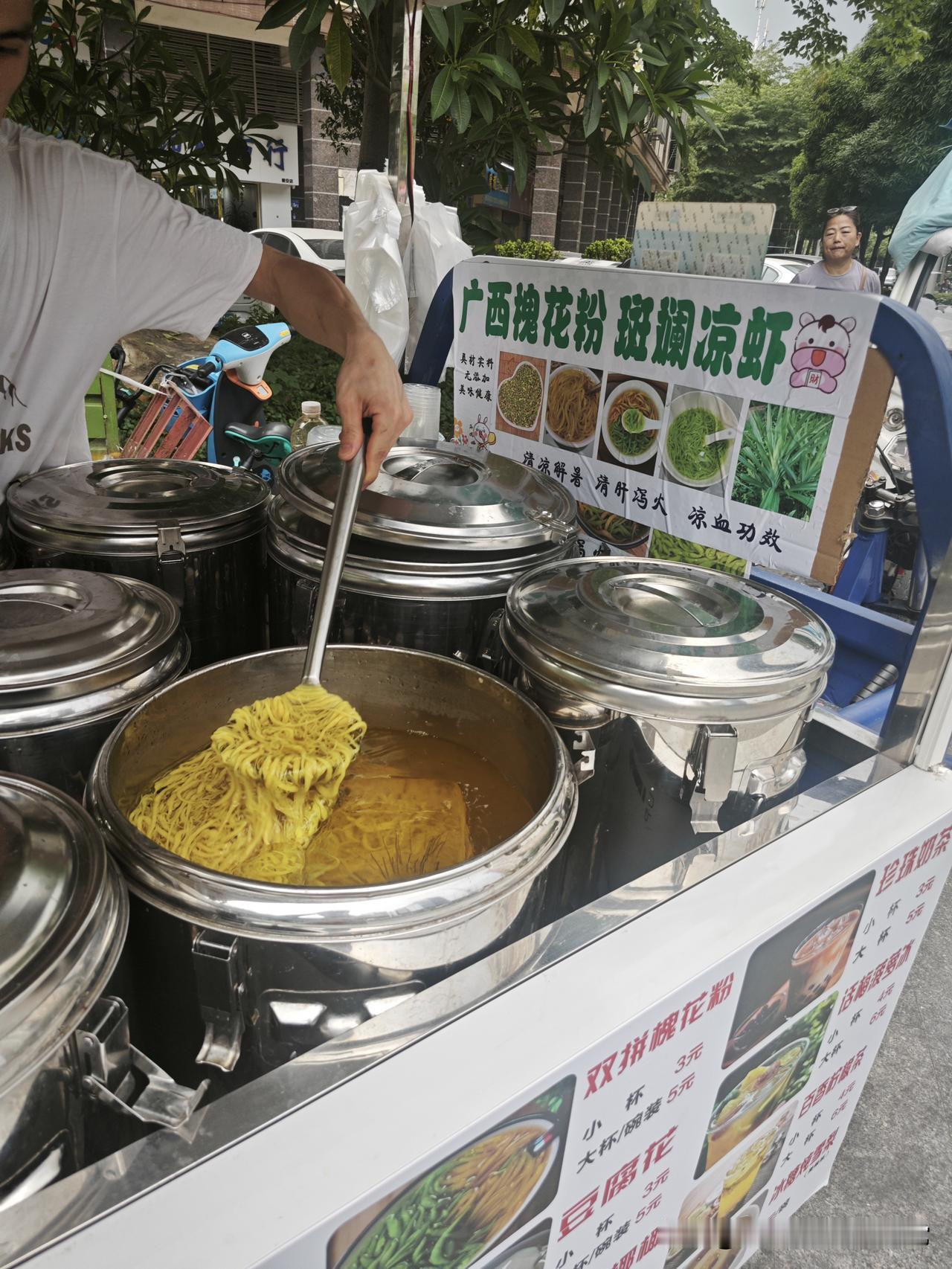 广西地道糖水闯进广东街头，3块钱一杯火出圈，本地人直呼物价梦回十年前在佛山