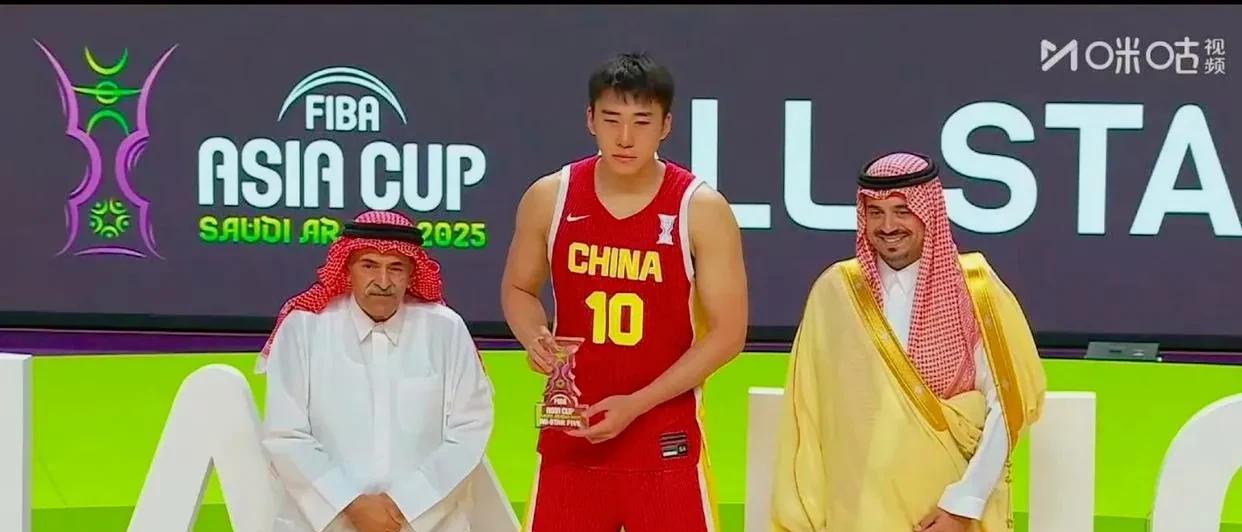 男篮小将打暑假工赚200万拒绝CBA千万合同中国男篮亚洲杯亚军奖金到账，国际