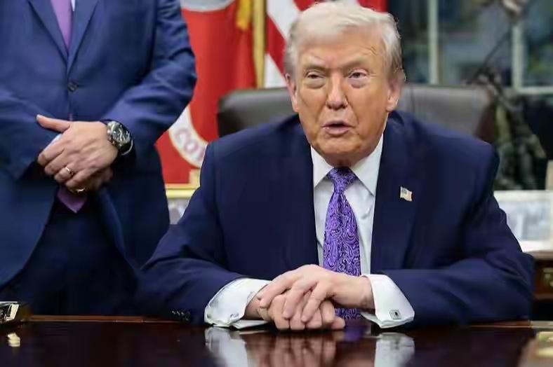 硬扛了3天后，美国终于认命，这场全球大战，结局真被中国说准了。又是一次雷声大雨点