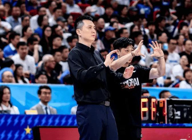 赛后，上海男篮主帅接受场边采访，谈及本场比赛卢伟表示：“还是赢球的信心，说实话北