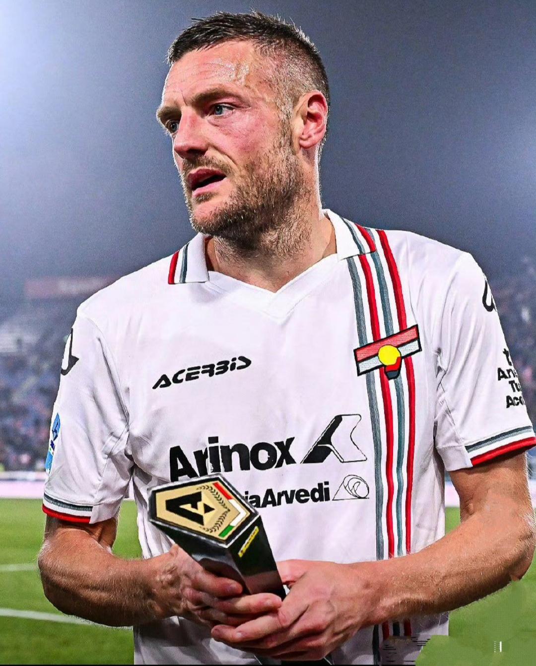 意甲这是怎么了，瓦尔迪竟然当选11月份最佳球员？因为他的球队三战全负，也就打