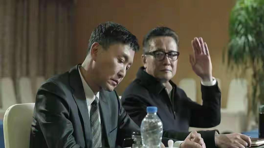 如何评价电视剧《人民的名义》？整个电视剧分成前后两个部分，前半部分最受欢迎的