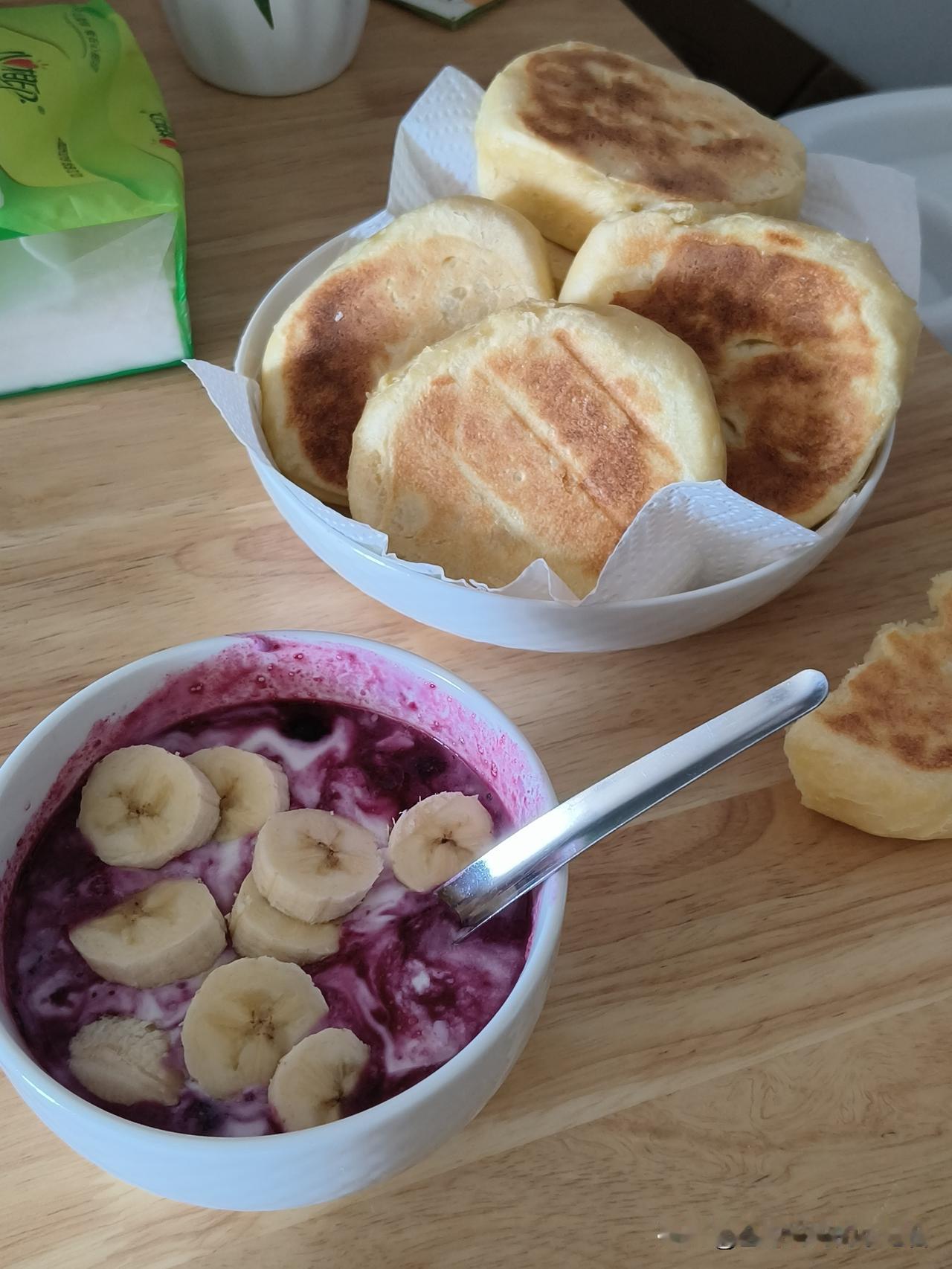 别再买超市里的无糖酸奶了！在家做，成本不到2块钱，浓稠得像豆腐脑，关键是配料