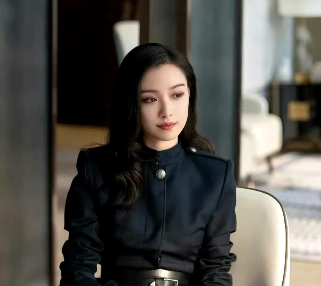 #记录我的今日见闻#倪妮版朱锁锁的穿搭，才是真·时尚教科书！没有千篇一律的模