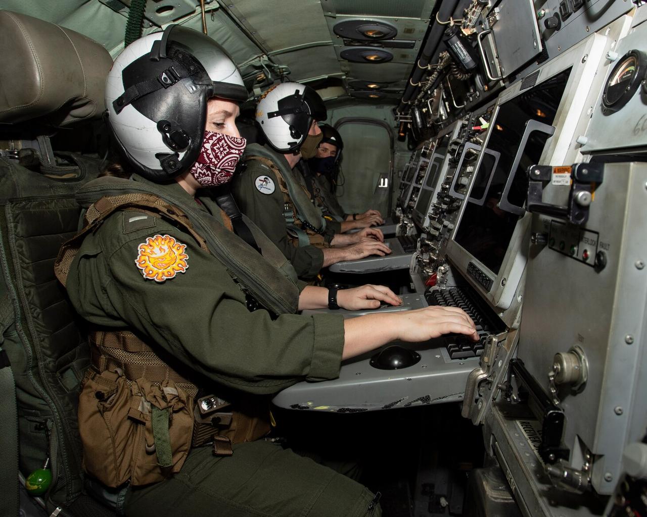 【为什么空军很少用舰载机预警机？尺寸太小根本不够用】近日，美国国会批准重启E