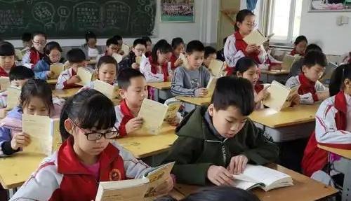 但凡初中成绩差的，问题大多出在小学五六年级！不想到初中天天熬夜学习，五六年级就得