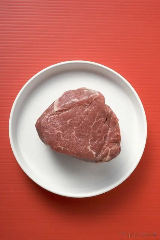【血脂高不敢吃肉？营养师：这样吃，肉照香，血脂不飙！】“血脂高了，肉是不是要