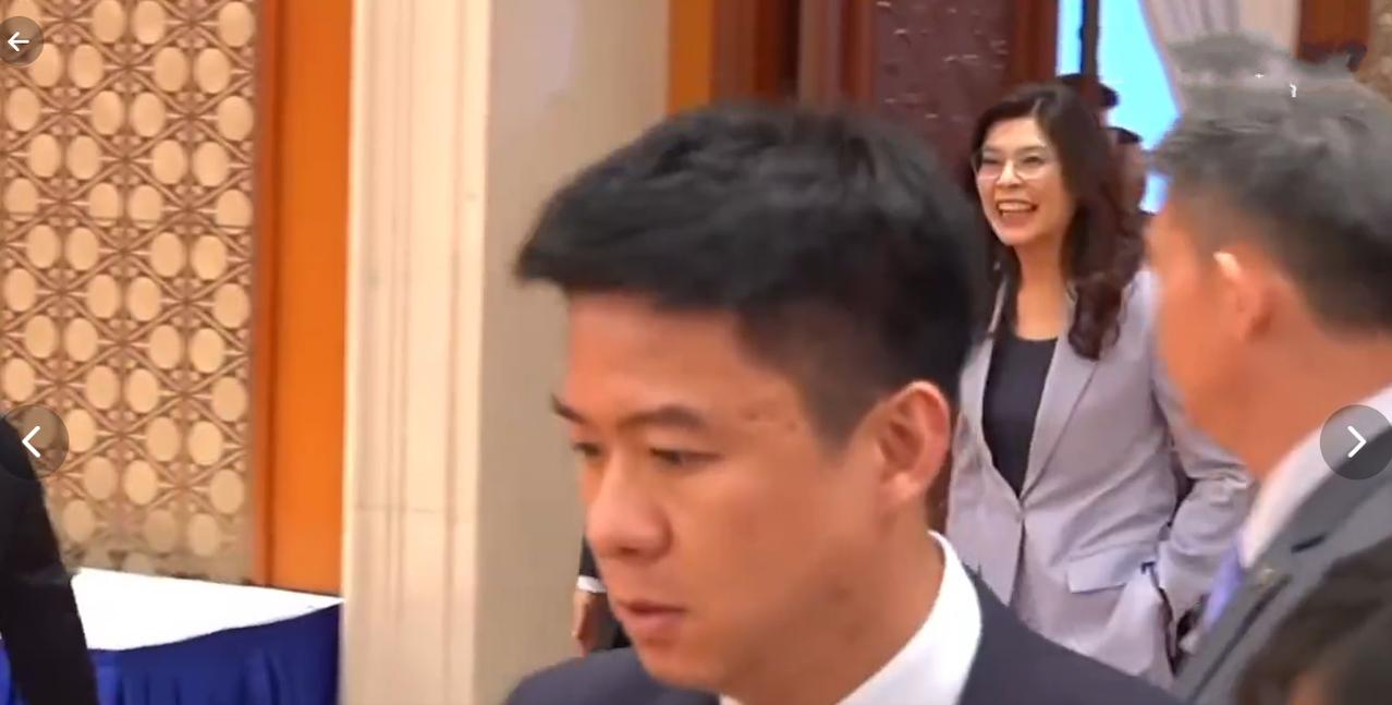 评几句：这个欢迎宴很有意义，希望以后多多举行，两岸的同胞多多沟通，才