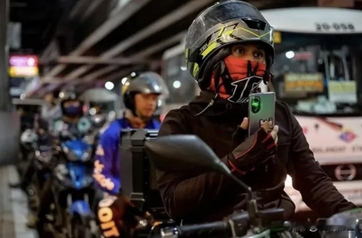 一个青年组织“进步青年协会”表示，菲律宾马尼拉市一项禁止在政府办公室和商业场所佩