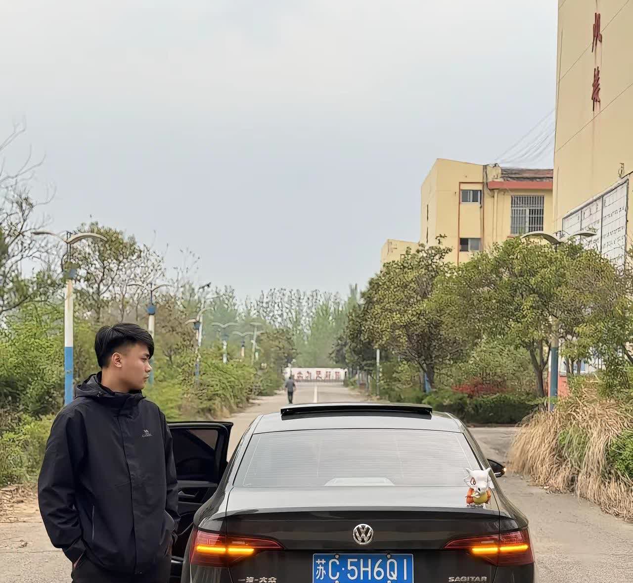 网上说现在13就可以落地烂大街了，麻烦尊贵的速腾出来签个到，你们现实多少提的