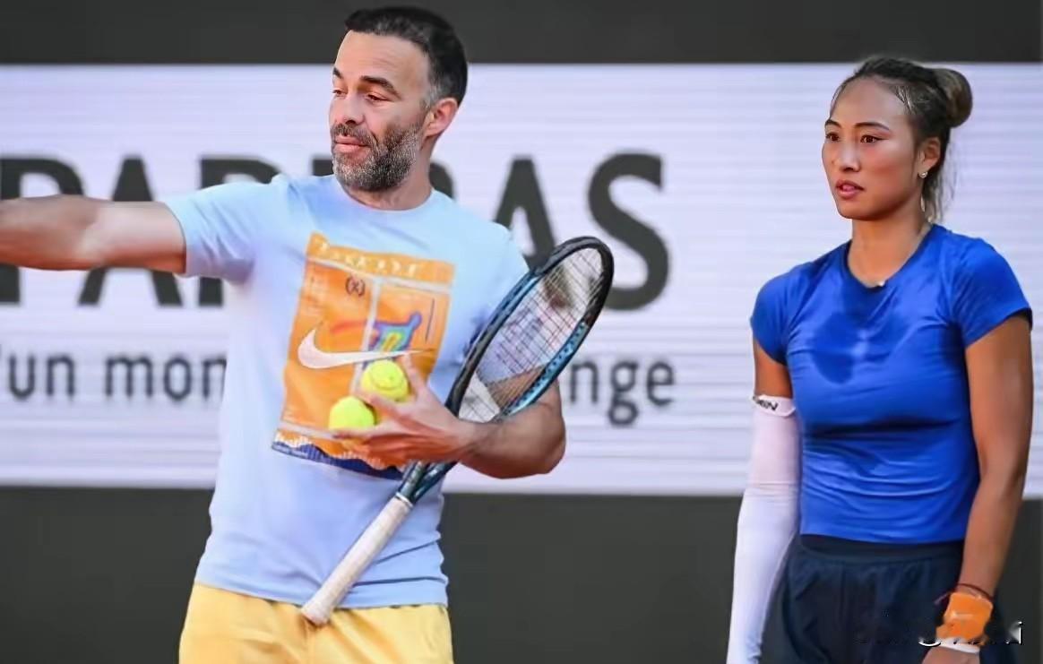 果然，有钱人的思路咱们真的猜不透！郑钦文这波操作直接看懵不少人。明明已经有了