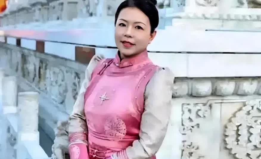 庭审中，原告许敏态度强硬，坚持不调解，誓言揭穿被告所有谎言！许敏一份证据拿出来，