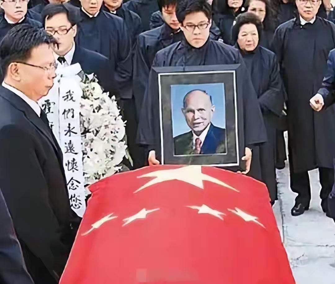 如何评价霍启刚以及香港霍家？有钱人家，富豪算不上吧！霍英东死的时候，霍家