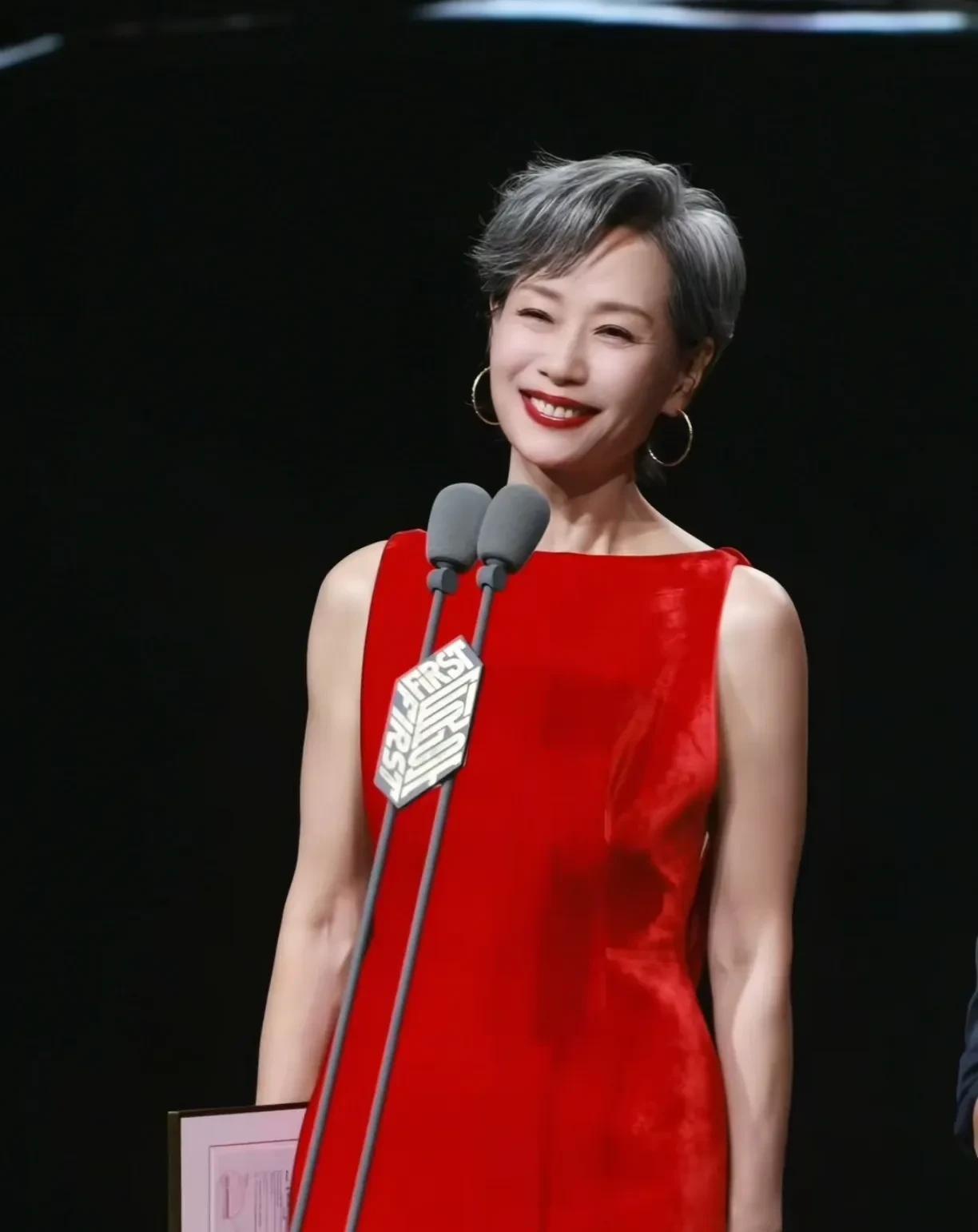 估计连叶童自己都没想到，如今自己已经60几岁竟然还能再次翻红。有人说《新白娘子传