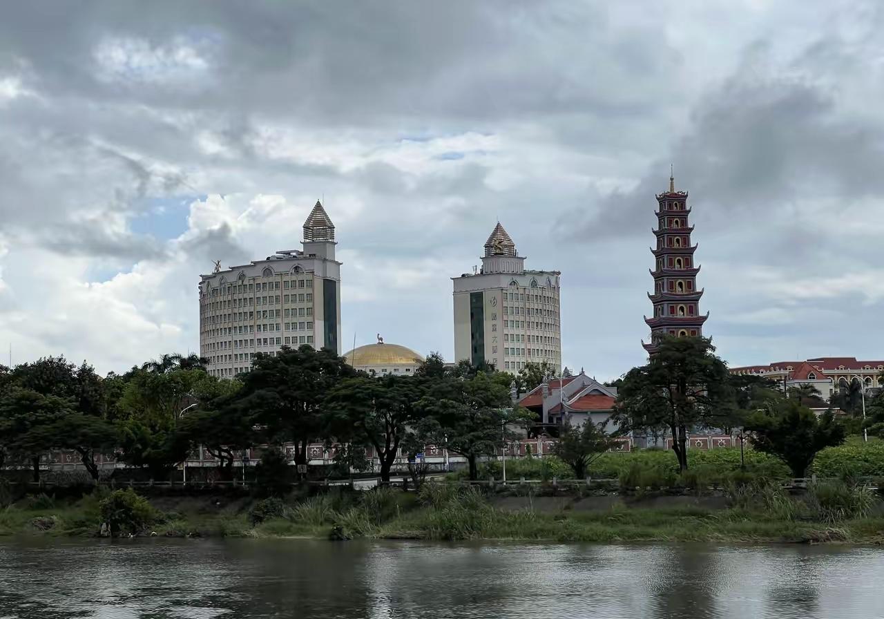 怪不得苏林说出“越南落后太多了”这句话，不对比不知道，一对比还真有差距。越南20