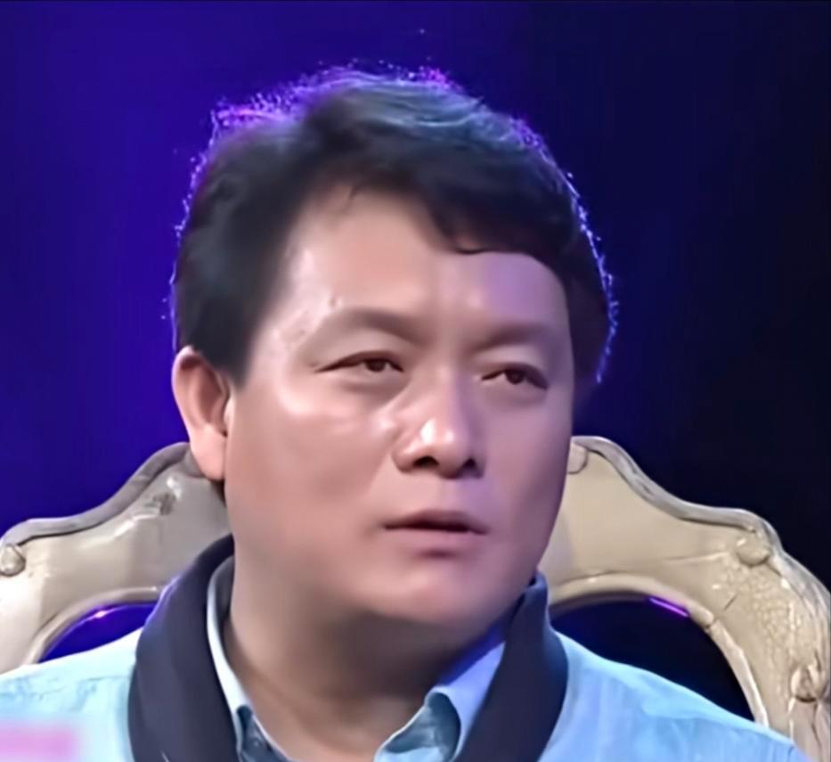 资方当面羞辱杨志刚，说他是拖垮项目的“不良资产”。哥哥郭靖宇一句话没说，抓起合