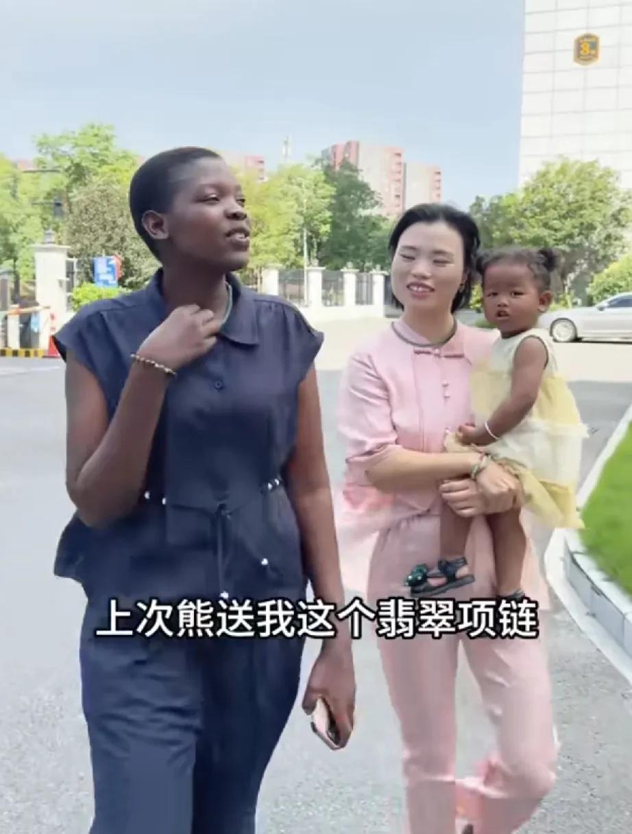 现在看rose的视频，总觉得味道变了。以前喜欢她，是因为镜头里都是简单的日常，还