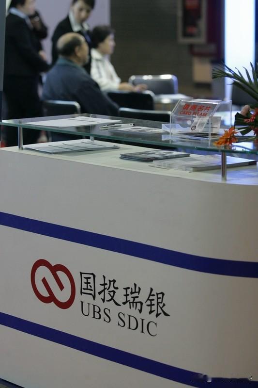 国投瑞银为什么不按套路出牌？这个国投白银LOF本来追踪的是上期所的白银期货，