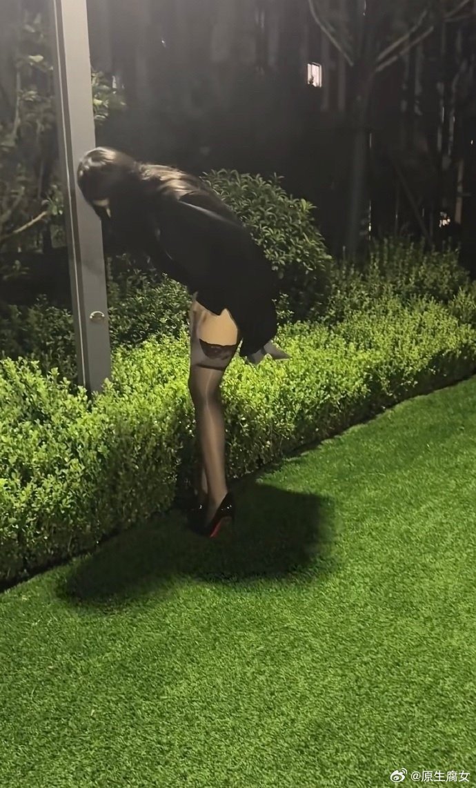 在外面还是少喝点吧​​​