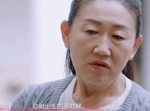 陈梦的妈妈对陈梦说：“我刚生下你，看到你是个女儿的时候，我直接哭了。因为你是个女