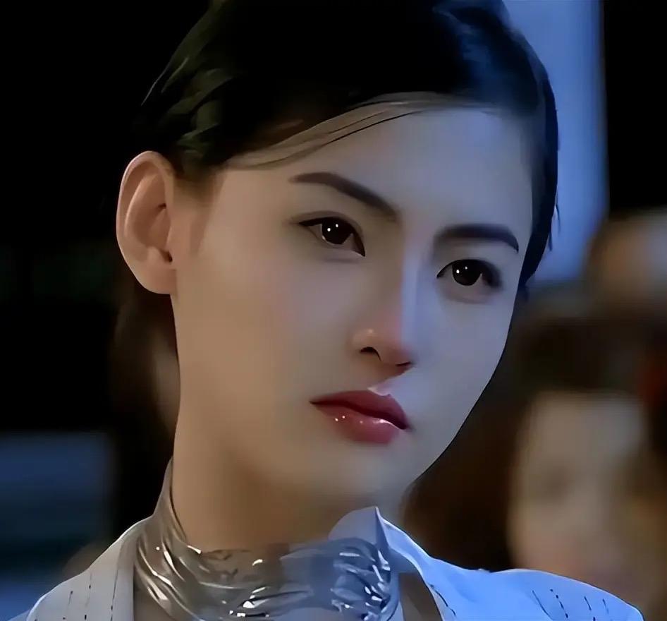 余毓兴踢到钢板了，本想拿捏主张柏芝，怎料到谢震轩沉稳，谢霆锋更是霸气出手，这官司