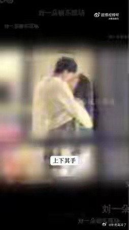 陆剧女神爆恋情！周也一见男友「撩衣摸身亲吻」…狗仔：糖度超标