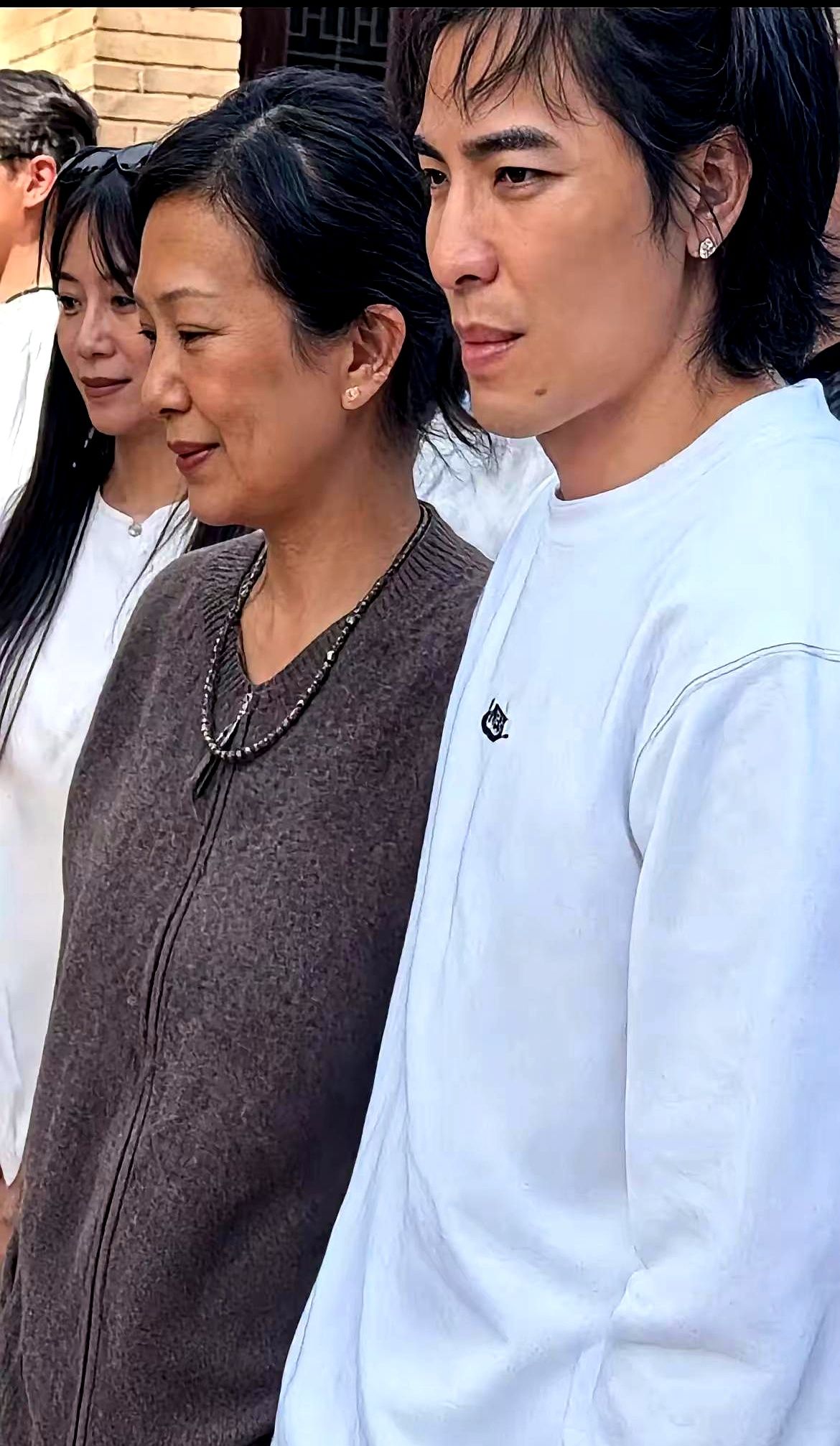 53岁的林有慧近照一出来，不少人说她老得明显、疏于保养，甚至调侃萧敬腾自己也熬成了大叔，两人站一块反