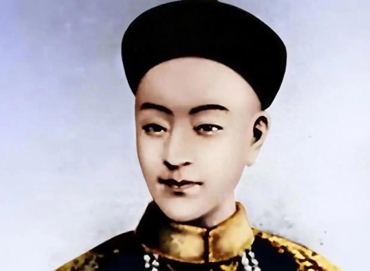 咸丰在位的时候，对后宫嫔妃的打扮管得巨严，抠门的要死！清朝十二位皇帝，嫔妃最