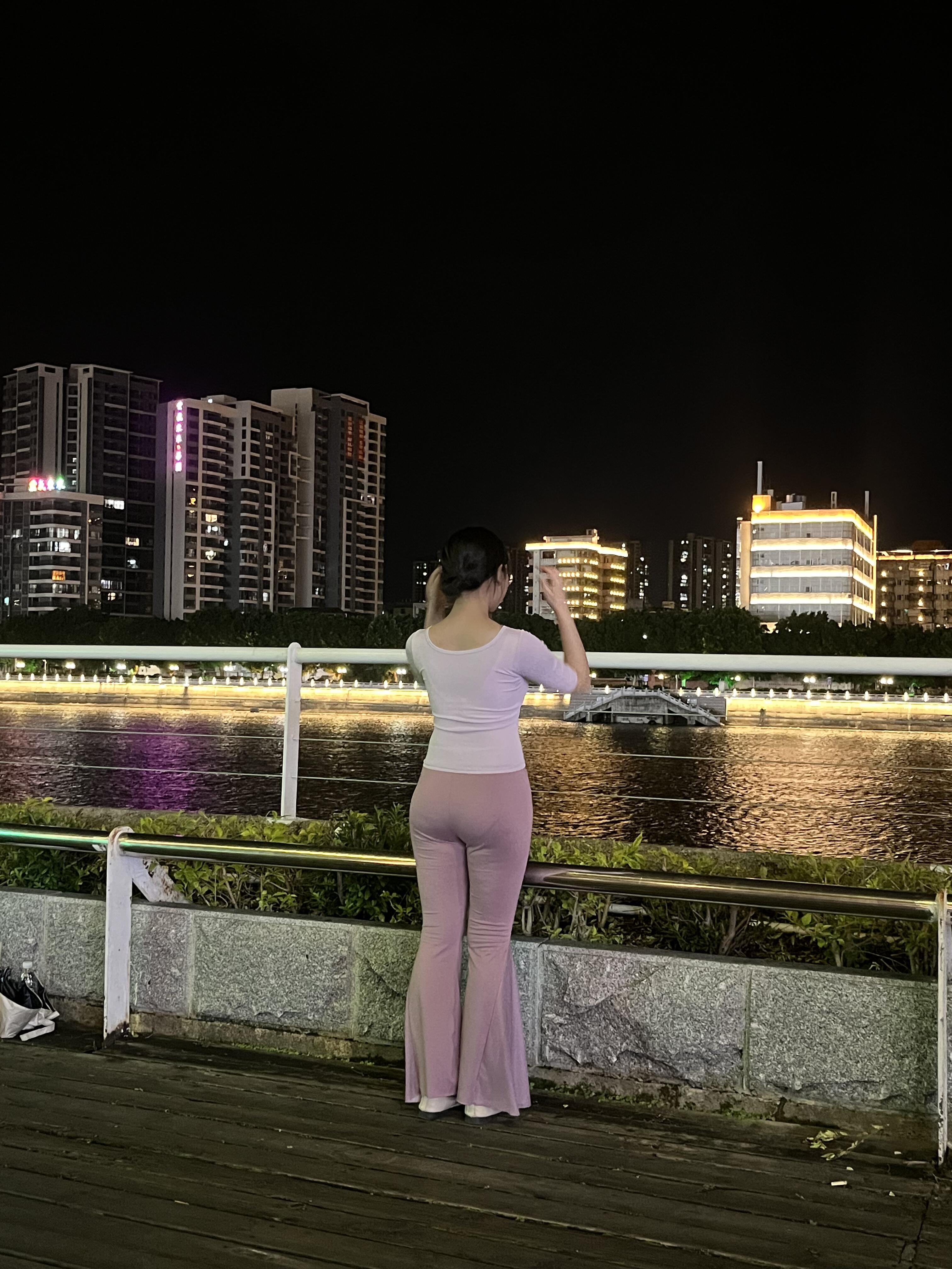 偶遇前女友不知道要不要去打招呼。