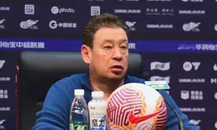 申花夏窗调整思路分析1.米内罗赛季报销，夏窗需要针对他的位置调整。球迷诟病米