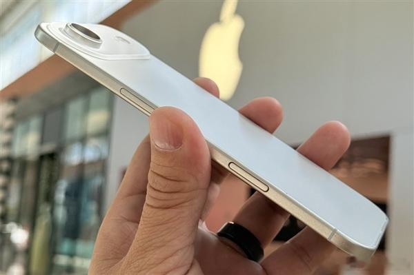 苹果为何力推iPhone17Air？在智能手机市场饱和与竞争加剧背景下，苹果