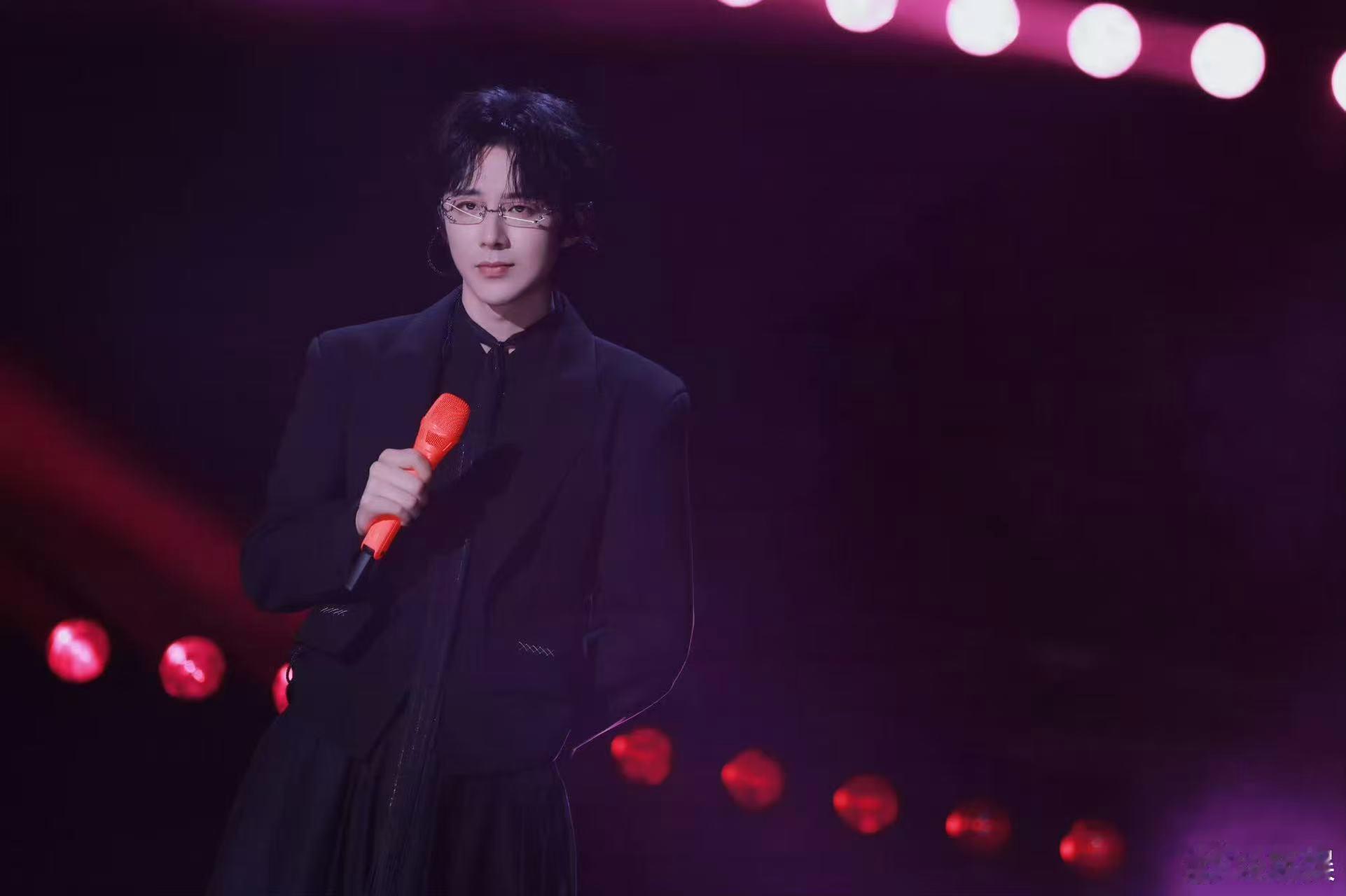 连续三周登顶单曲推荐榜！刘宇宁在《音乐缘计划2》中展现惊人实力，从独唱到合唱都游