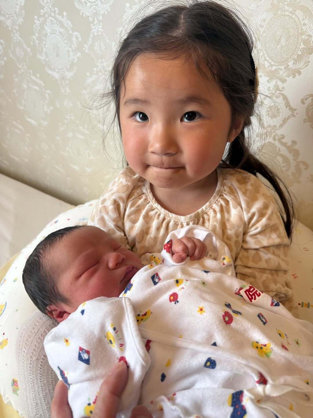 保木卓朗第三个孩子出生：15号，我们的第三个孩子出生了！😆这次多亏了各方人士的