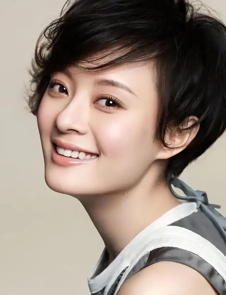 孙俪夫妇被曝全家移民了？有网友称，孙俪和邓超夫妇已经带等等和小花移居英国伦敦