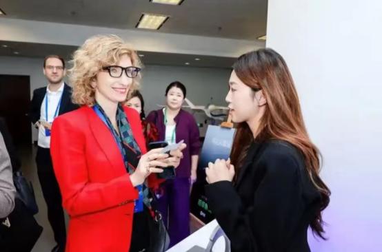 没想到在AI眼镜领域，国外科技巨头不但绕不开中国供应链，就连技术上也要被我们超越