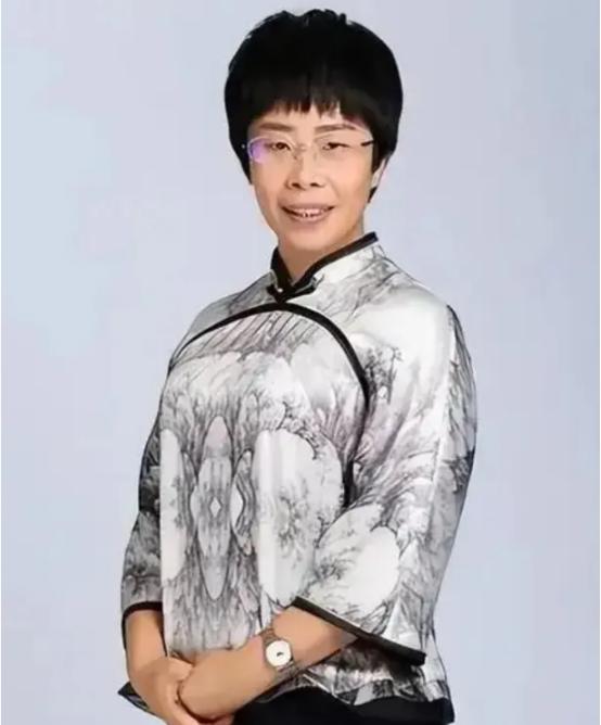 真没想到！北大才女蒙曼今年刚满50岁，学问那么大，找对象的要求却把全网都看懵了！