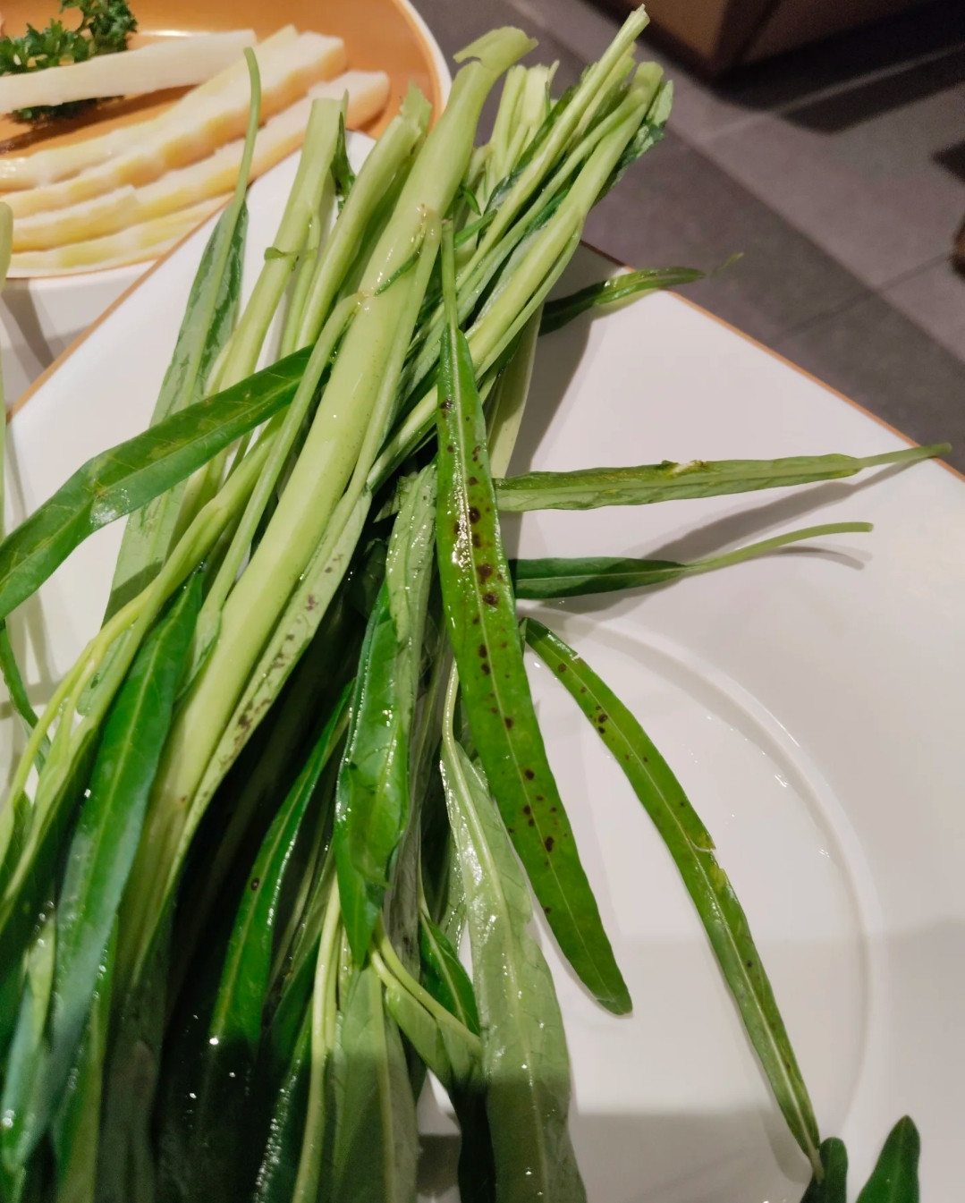 海底捞给我上了一盘烂菜