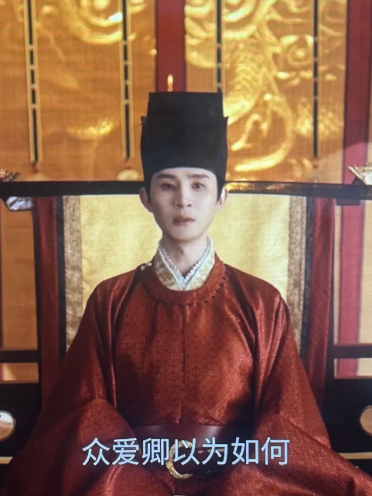 这皇上怎么看着像公公在逐玉里