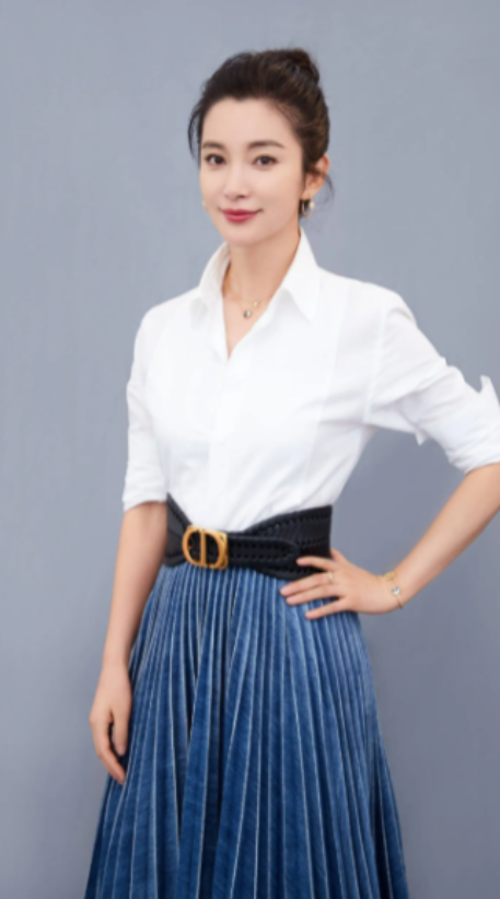 1995年，李冰冰拍了条广告，赚了26万。老板让她去广州拿钱，李冰冰心想，26万